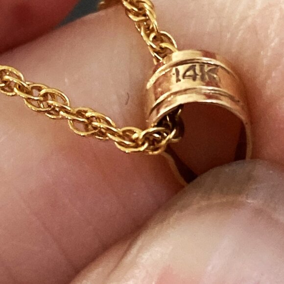 Pendant in carved variegated jade & 14K gold with lovely signed chain - Picture 7 of 8